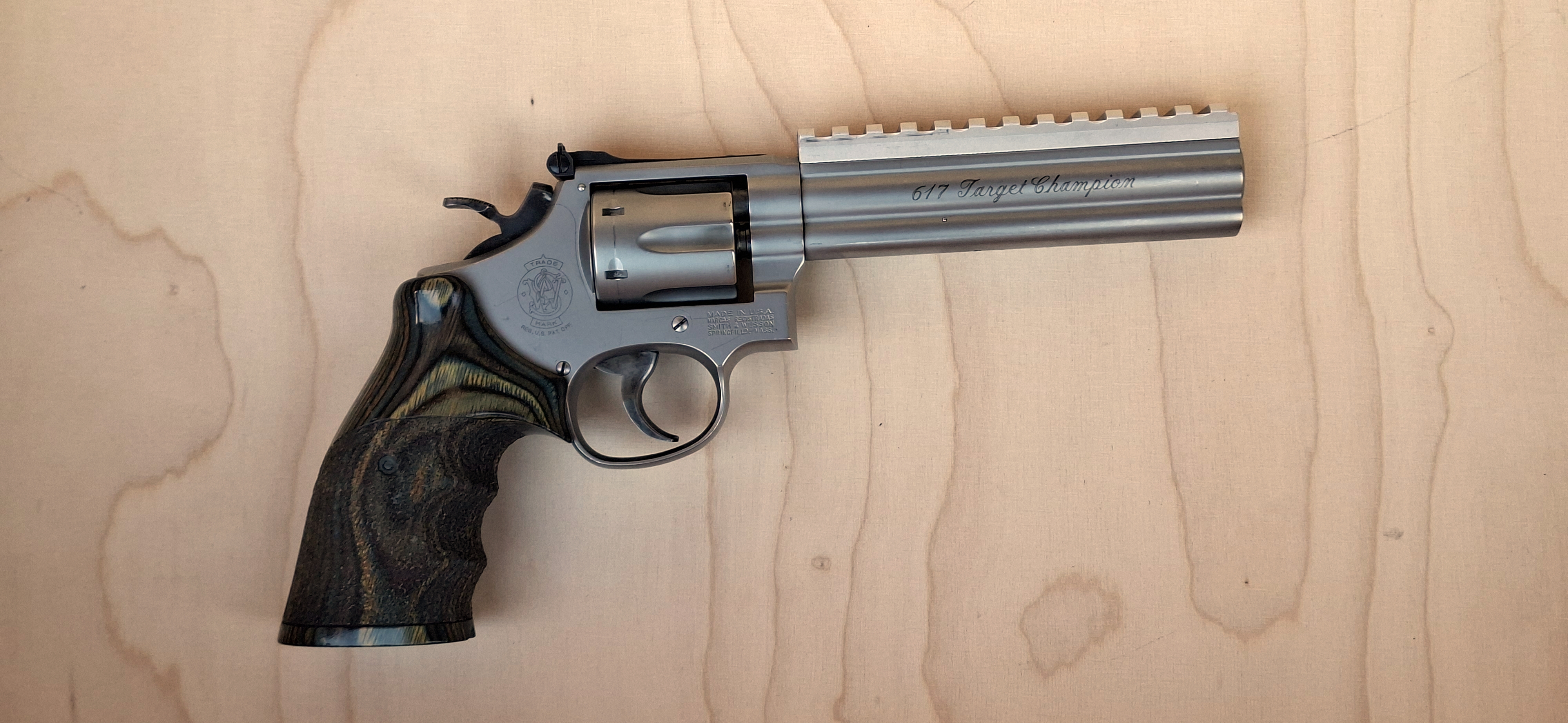 Smith_Wesson_617-1 pienoisrevolveri-2.jpg